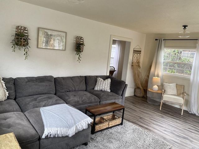 670 N 5th Street, Jacksonville, OR 97530