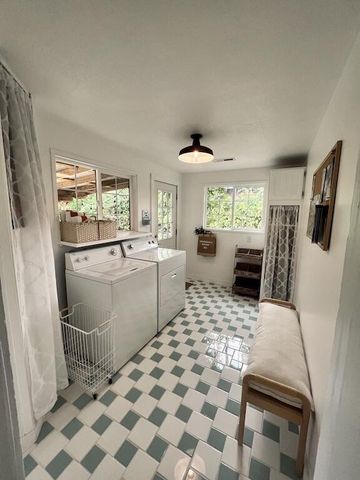 670 N 5th Street, Jacksonville, OR 97530