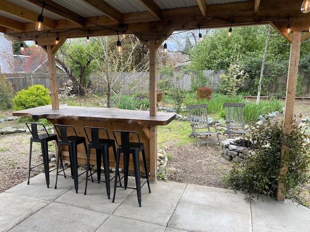 670 N 5th Street, Jacksonville, OR 97530