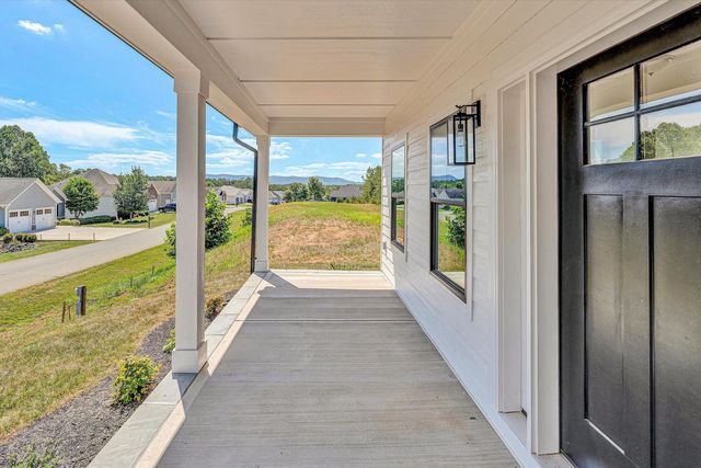 1154 Barrow Hills DR, Huddleston, VA 24104