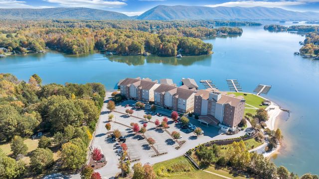 1154 Barrow Hills DR, Huddleston, VA 24104