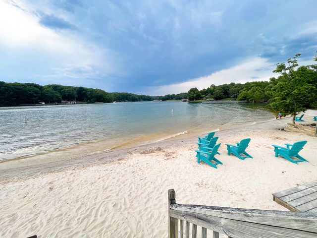 1154 Barrow Hills DR, Huddleston, VA 24104