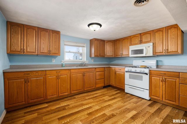 1908 COMMONWEALTH Avenue, Pekin, IL 61554