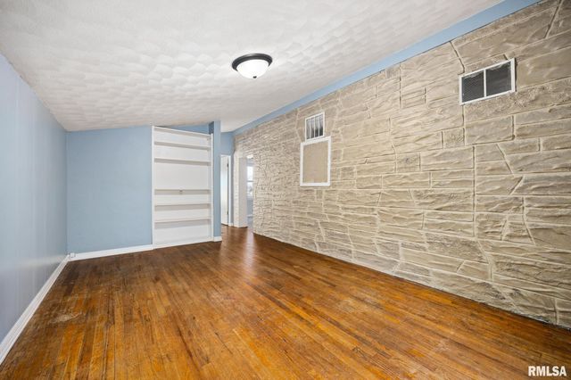 1908 COMMONWEALTH Avenue, Pekin, IL 61554