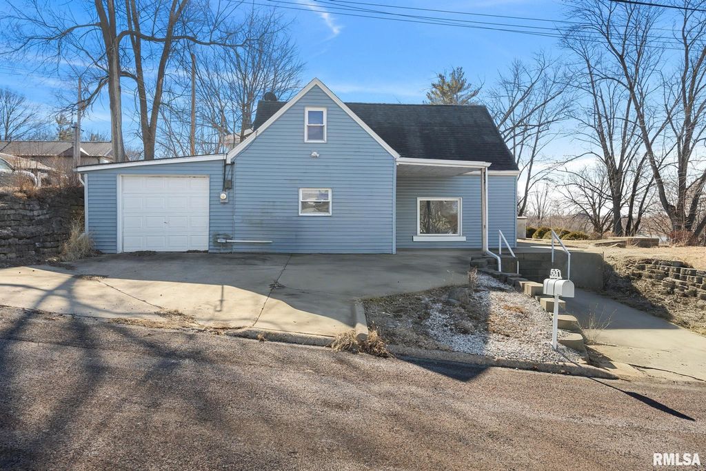 1908 COMMONWEALTH Avenue, Pekin, IL 61554