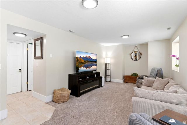 3172 N MOUNTAIN RD, North Ogden, UT 84414
