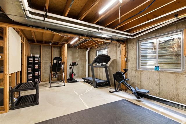 3172 N MOUNTAIN RD, North Ogden, UT 84414