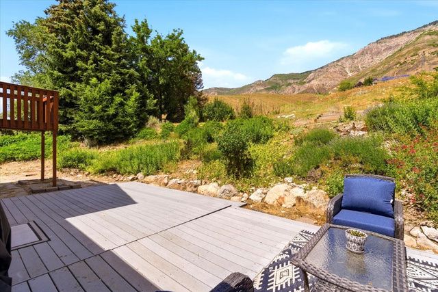 3172 N MOUNTAIN RD, North Ogden, UT 84414
