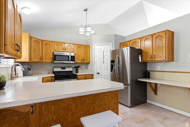 3172 N MOUNTAIN RD, North Ogden, UT 84414