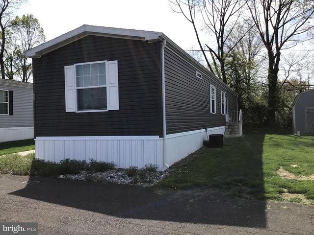 25 KENNEDY DR, Fairless Hills, PA 19030