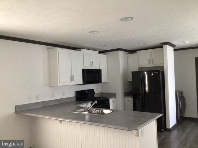 25 KENNEDY DR, Fairless Hills, PA 19030