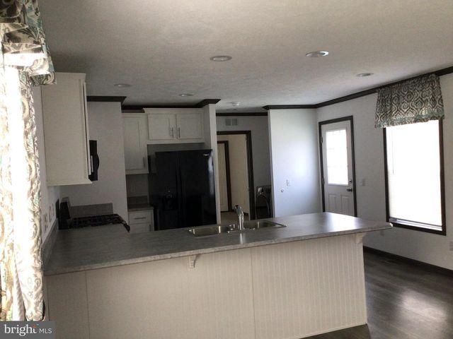 25 KENNEDY DR, Fairless Hills, PA 19030