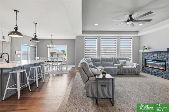 915 Elm Circle, Springfield, NE 68059