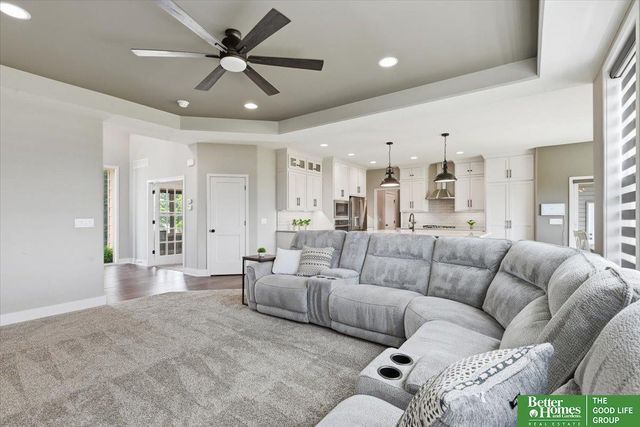 915 Elm Circle, Springfield, NE 68059