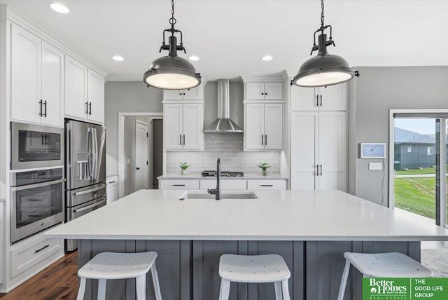 915 Elm Circle, Springfield, NE 68059
