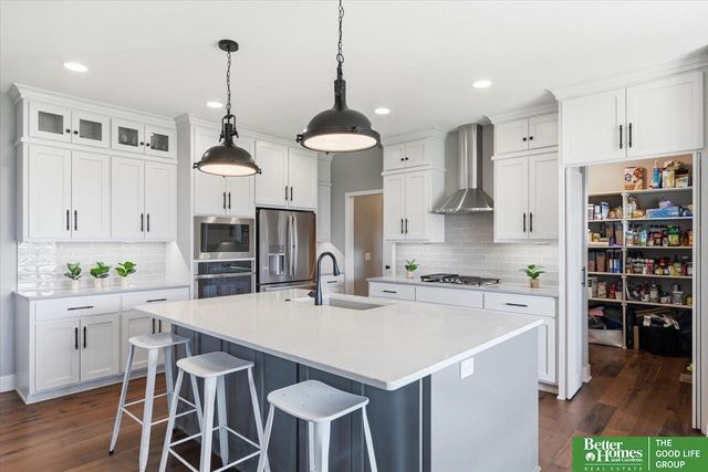915 Elm Circle, Springfield, NE 68059