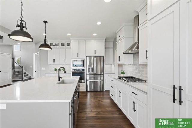 915 Elm Circle, Springfield, NE 68059
