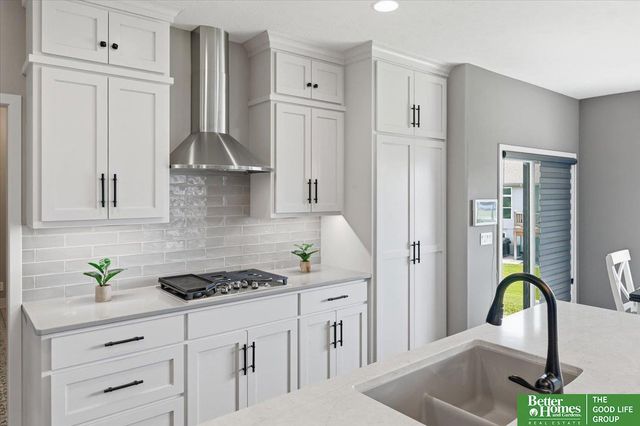 915 Elm Circle, Springfield, NE 68059