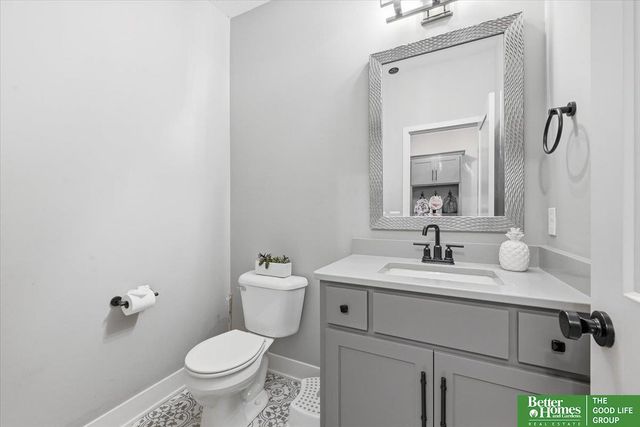 915 Elm Circle, Springfield, NE 68059