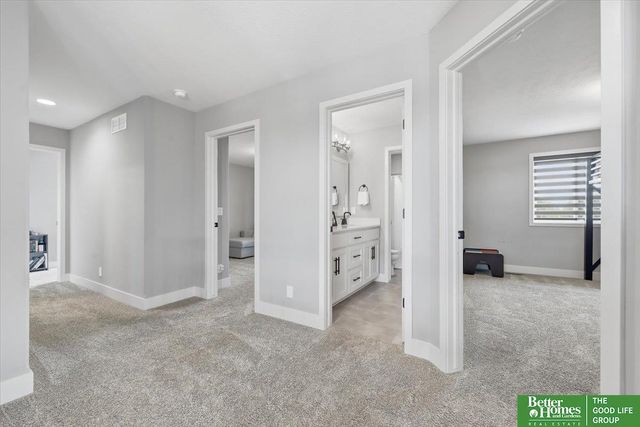 915 Elm Circle, Springfield, NE 68059