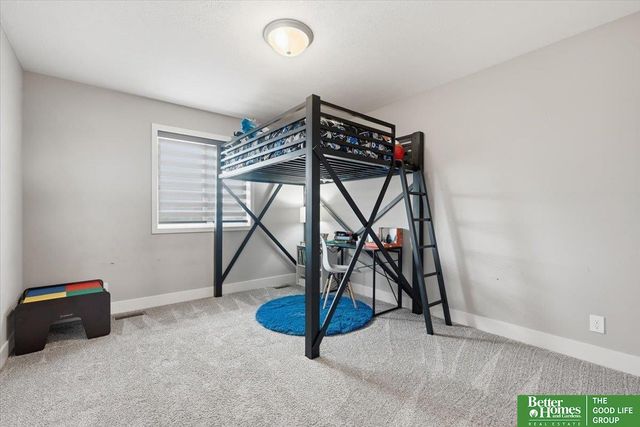 915 Elm Circle, Springfield, NE 68059
