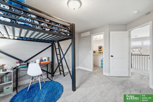 915 Elm Circle, Springfield, NE 68059