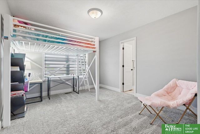 915 Elm Circle, Springfield, NE 68059