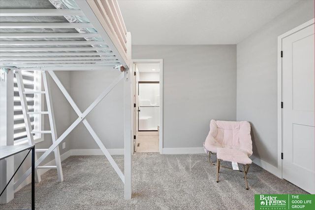 915 Elm Circle, Springfield, NE 68059