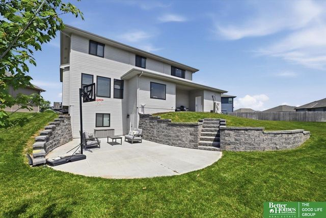 915 Elm Circle, Springfield, NE 68059