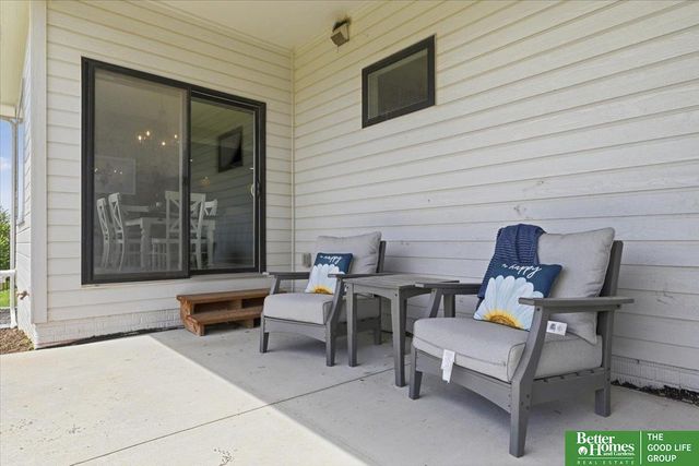 915 Elm Circle, Springfield, NE 68059
