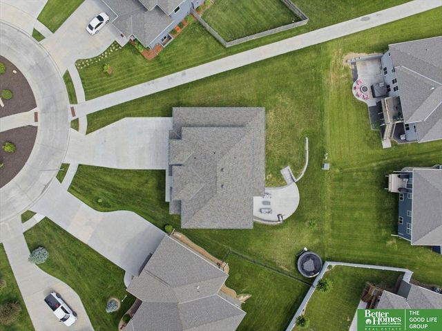 915 Elm Circle, Springfield, NE 68059