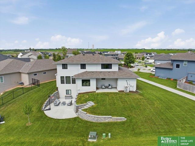 915 Elm Circle, Springfield, NE 68059