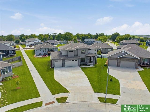 915 Elm Circle, Springfield, NE 68059