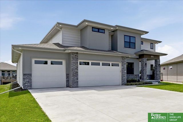 915 Elm Circle, Springfield, NE 68059