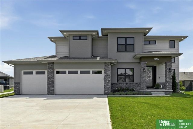 915 Elm Circle, Springfield, NE 68059