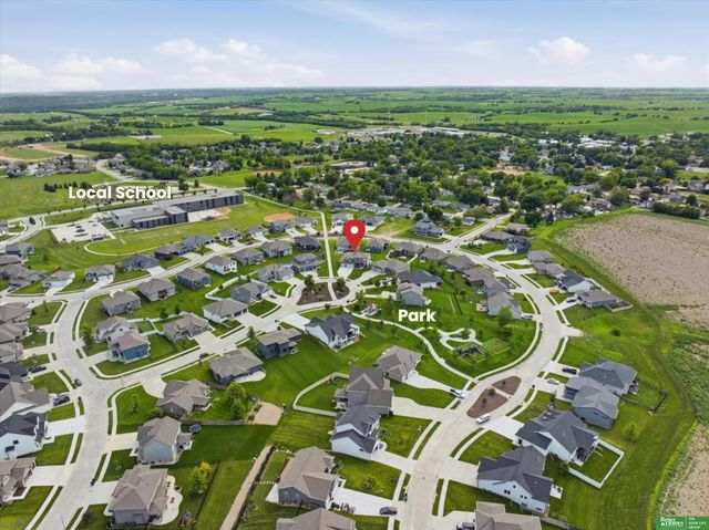 915 Elm Circle, Springfield, NE 68059