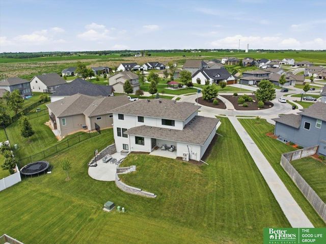 915 Elm Circle, Springfield, NE 68059
