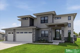 915 Elm Circle, Springfield, NE 68059