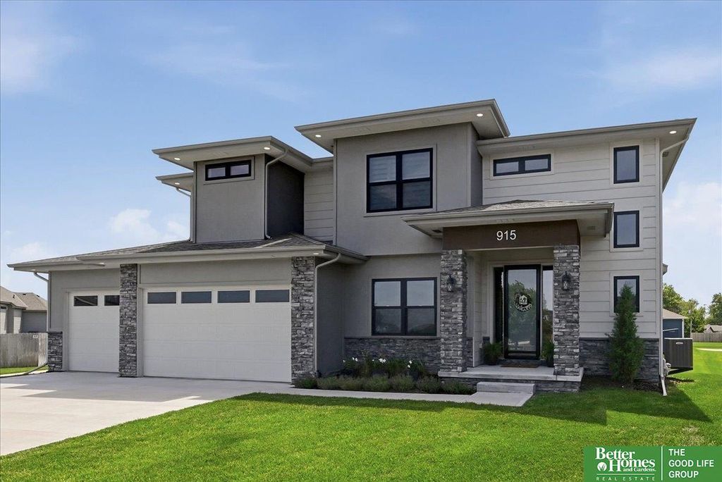 915 Elm Circle, Springfield, NE 68059