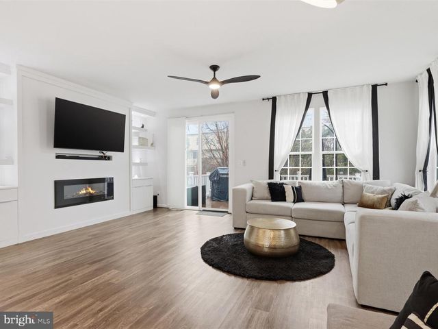 8280 CLAY LN, Manassas, VA 20110