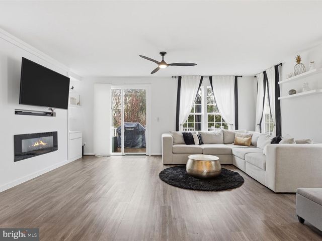 8280 CLAY LN, Manassas, VA 20110