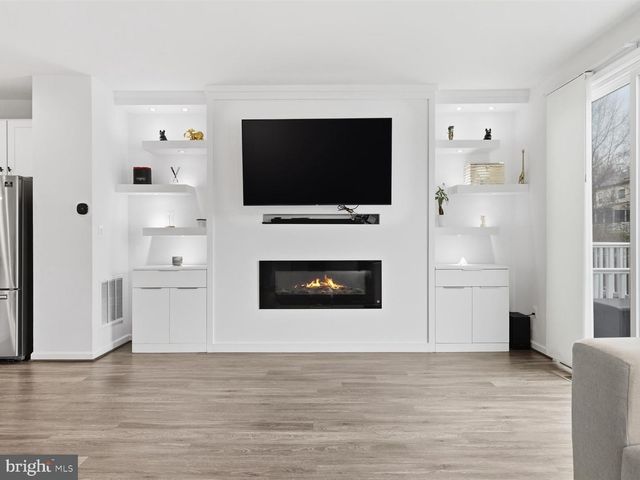 8280 CLAY LN, Manassas, VA 20110