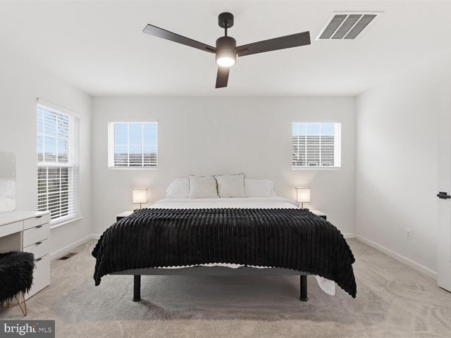 8280 CLAY LN, Manassas, VA 20110