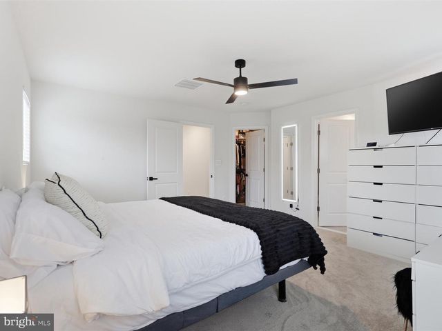 8280 CLAY LN, Manassas, VA 20110