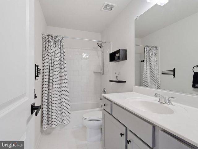 8280 CLAY LN, Manassas, VA 20110