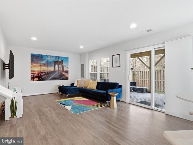 8280 CLAY LN, Manassas, VA 20110