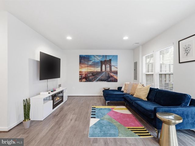 8280 CLAY LN, Manassas, VA 20110