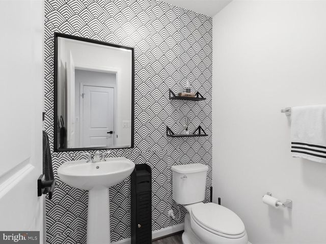 8280 CLAY LN, Manassas, VA 20110