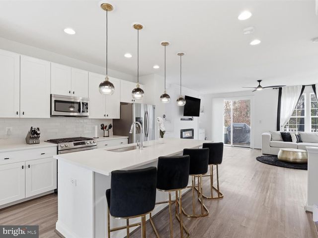 8280 CLAY LN, Manassas, VA 20110