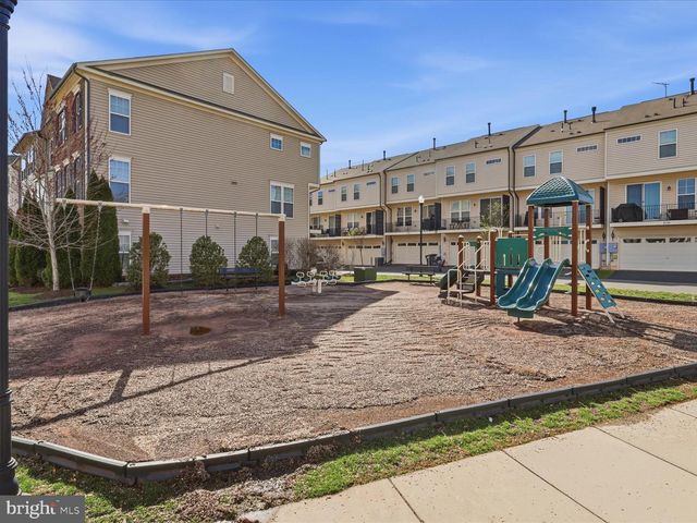 8280 CLAY LN, Manassas, VA 20110